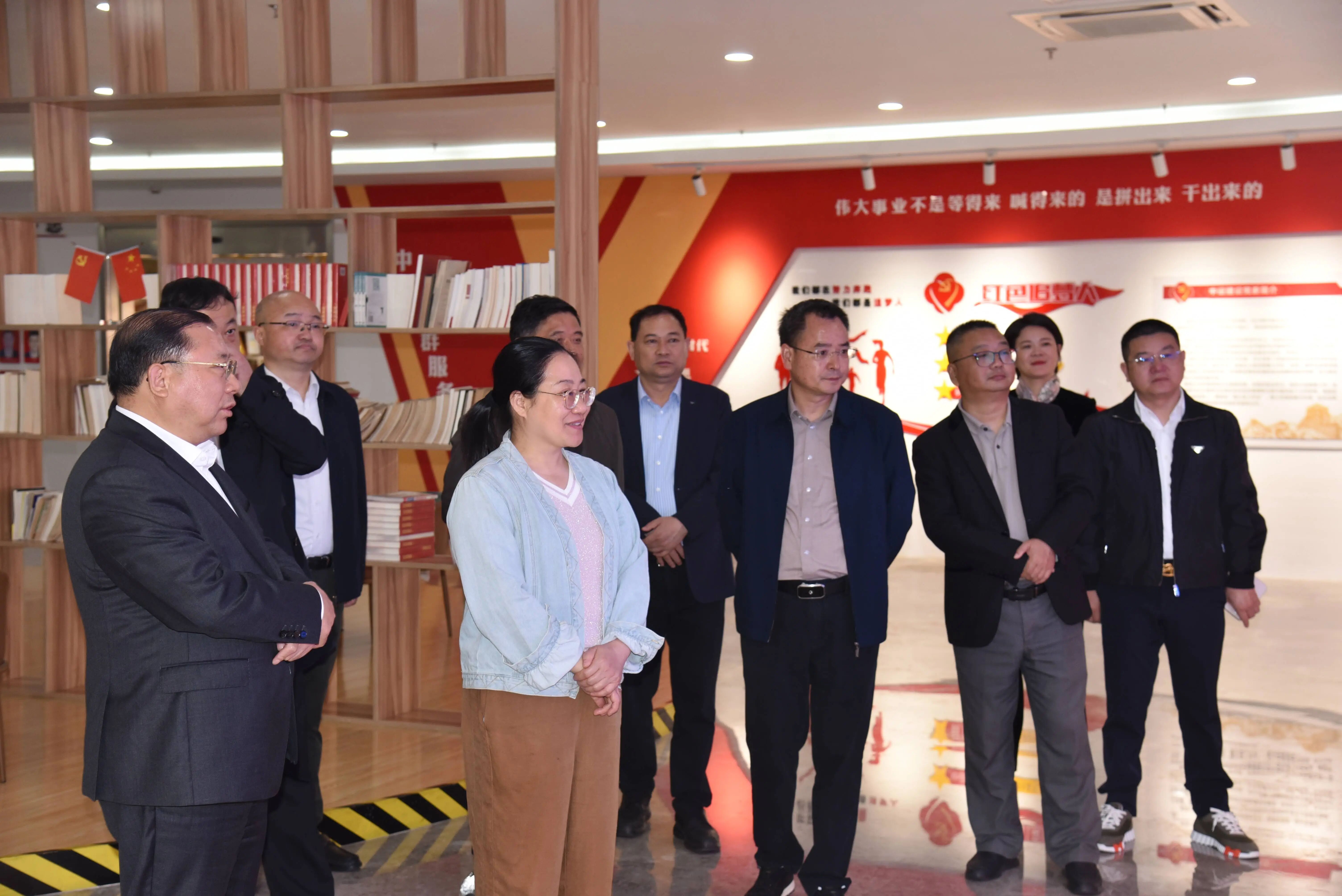 【快讯】江西省瑞金市人大副主任、市工商联主席黄艳一行莅临集团公司调研
