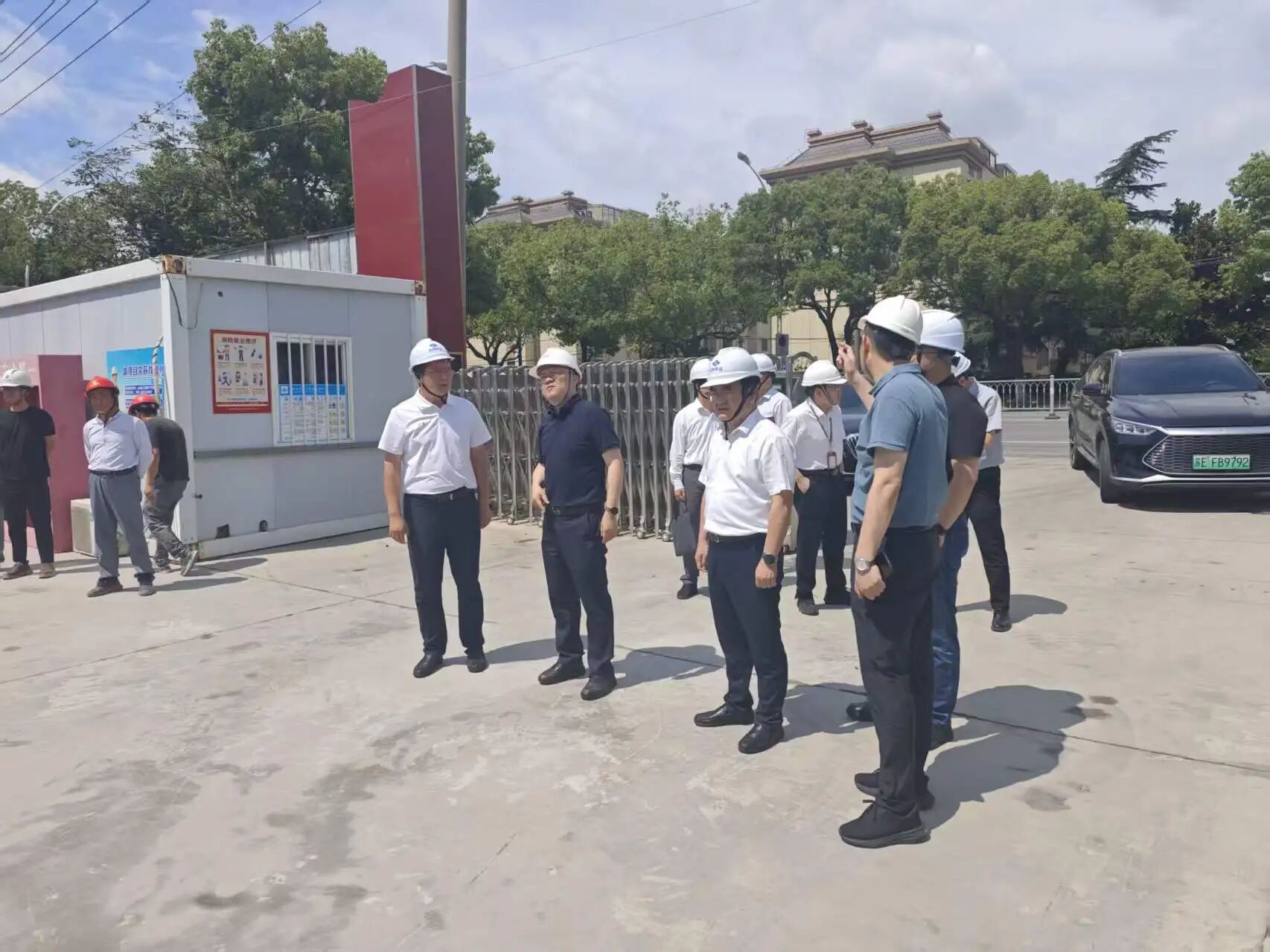 快讯】太仓市政府党组成员、副市长肖军一行莅临苏州中设集团承建的太仓临江安置房项目视察指导台风“巴威”后续隐患排查及灾后恢复工作 快讯】太仓市政府党组成员、副市长肖军一行莅临苏州中设集团承建的太仓临江安置房项目视察指导台风“巴威”后续隐患排查及灾后恢复工作