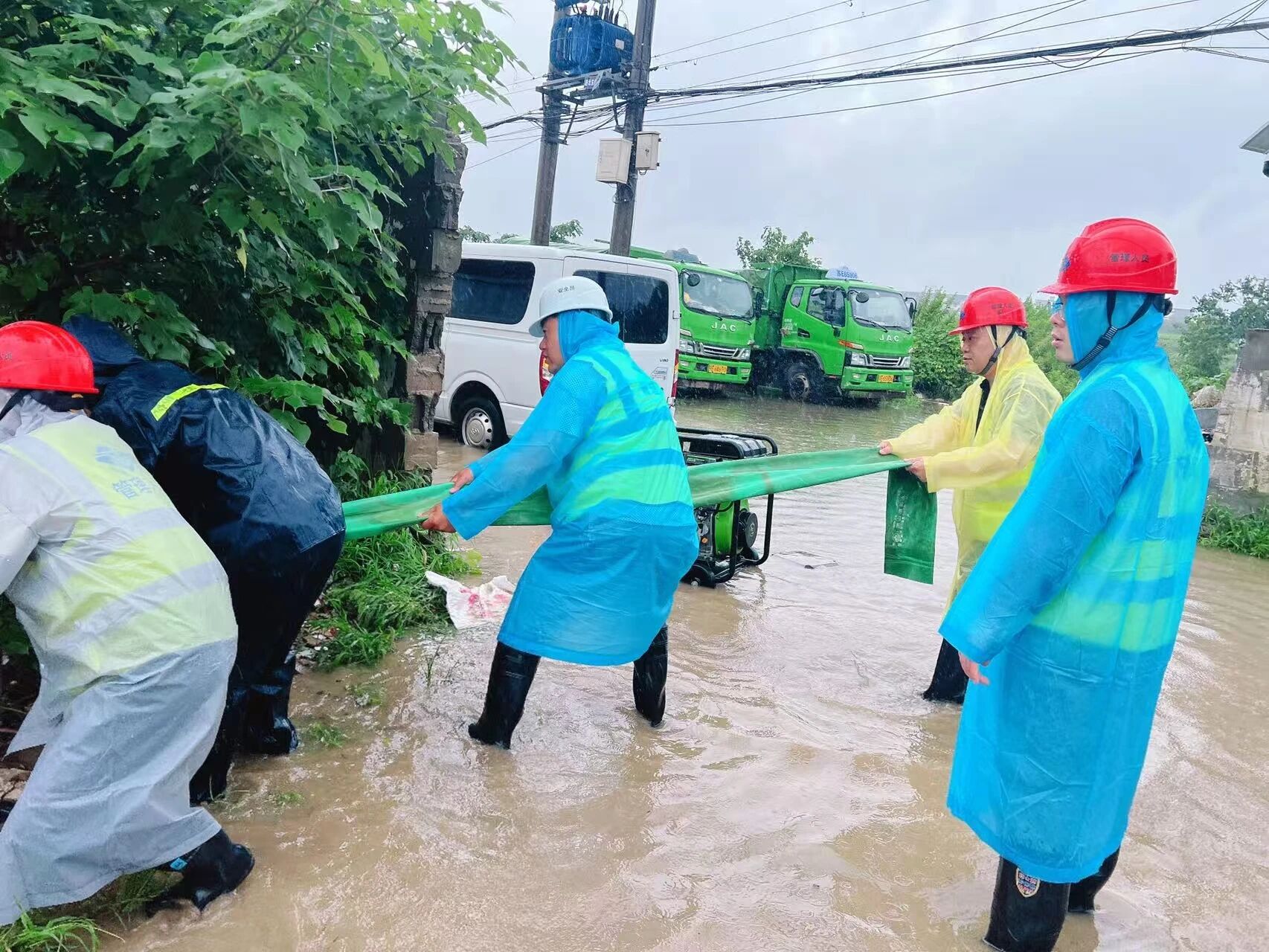 不惧风雨，向险而行|苏州中设集团“蒲公英党员先锋队”全力以赴攻坚台风“白海豚”
