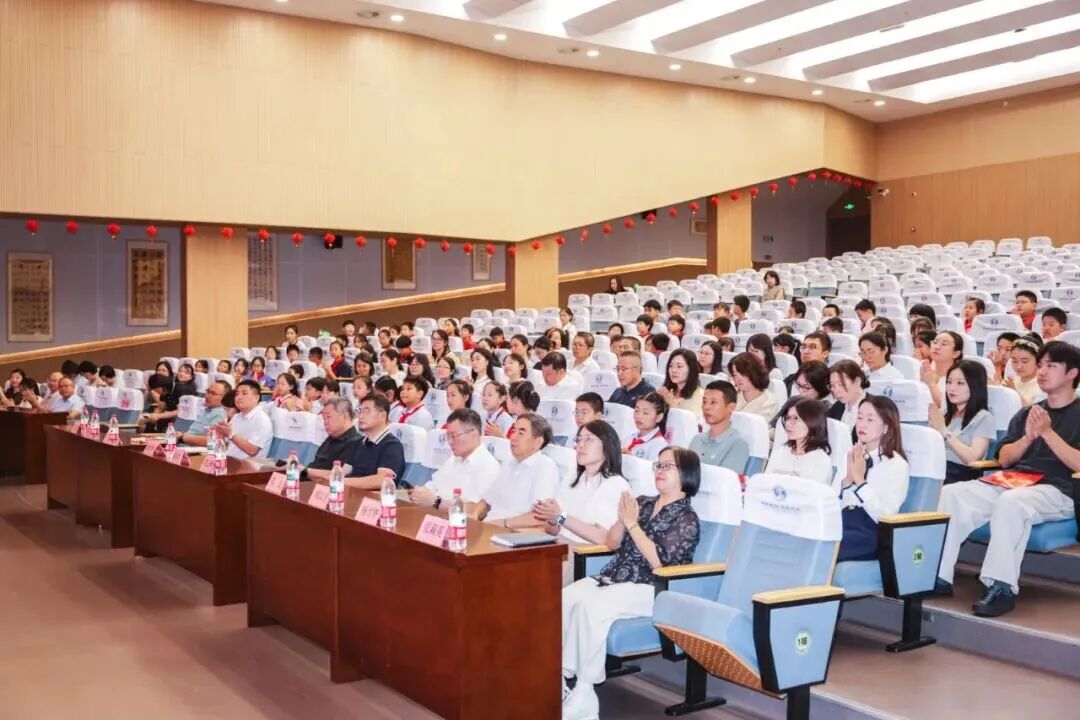 【金秋奖学 情暖高新】苏州中设集团2026年度“苏州中设助学、奖学、奖教金”发放仪式顺利举行